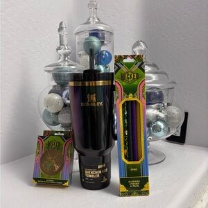 Stanley Elphaba 40oz (Target Exclusive)with straws and charm NWT